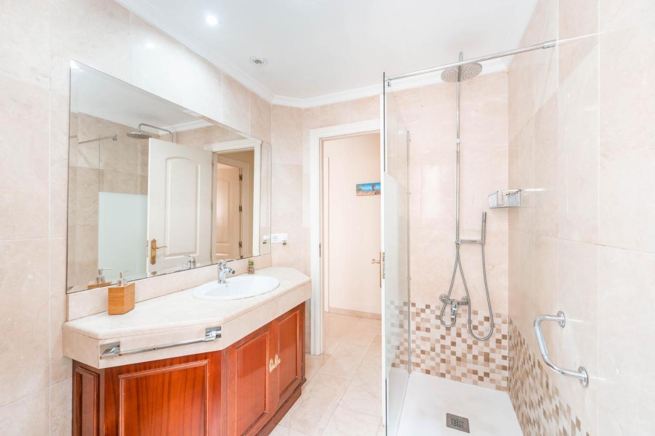 Gran Apartamento De 3 Habitaciones Junto A La Catedral Málaga Buitenkant foto